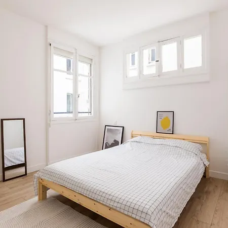 2 Pieces-moderne-proche Paris Apartment *